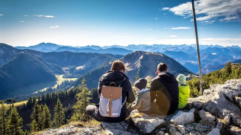 advantages of hiking