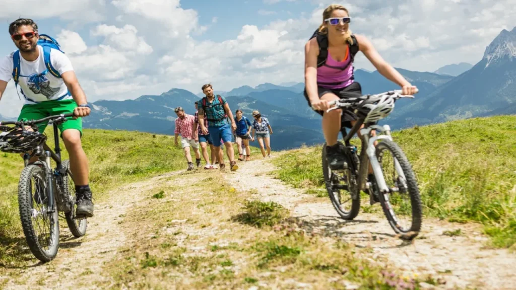 Benefits-of-Hiking-with-Trail-Running-Shoes